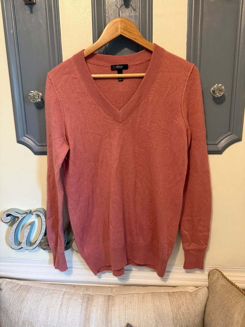 Aqua Cashmere V-Neck 100% Cashmere Long Sleeve Pink Sweater Size L